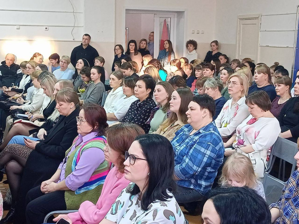 В Горно-Алтайске прошло родительское собрание по вопросам ВПР | 15.03.2024  | Новости Горно-Алтайска - БезФормата